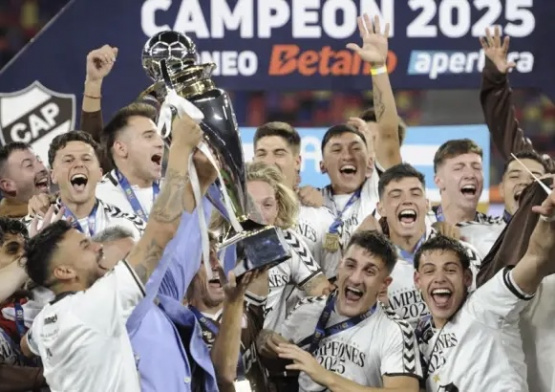 Platense: Les ganó a los mejores para festejar un torneo