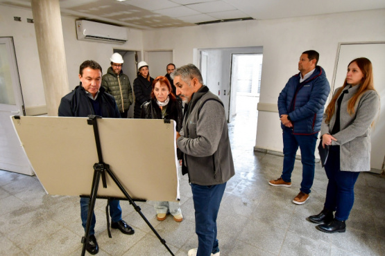 Varela: Watson verificó la obra en progreso del Centro de Atención Primaria de la Salud