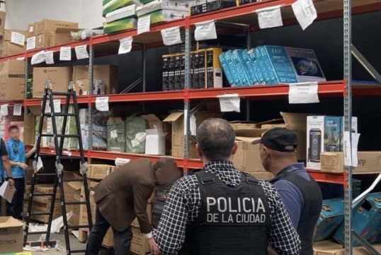 Lanús: Desbaratan organización que vendía celulares, juguetes, ropa y perfumes traídos de contrabando 