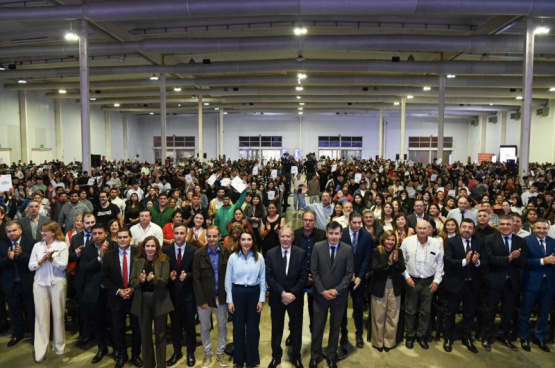“Santiago crece con vos”: Suárez encabezó la apertura de la clase magistral del programa ante jóvenes de toda la provincia