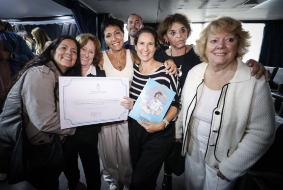 Mayra Mendoza en reconocimiento a mujeres destacadas de la provincia