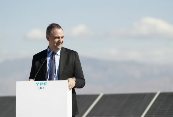 Manuel Adorni renuncia también como director de la empresa