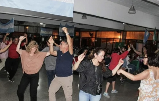 Domingo de folklore y peña con artistas en vivo en Tigre: Soltando Copla, de Don Torcuato, y La Revancha, de Benavídez