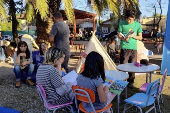 La Plaza Grigera suma una feria del libro, espectáculos gratuitos y un sector de lectura comunitaria